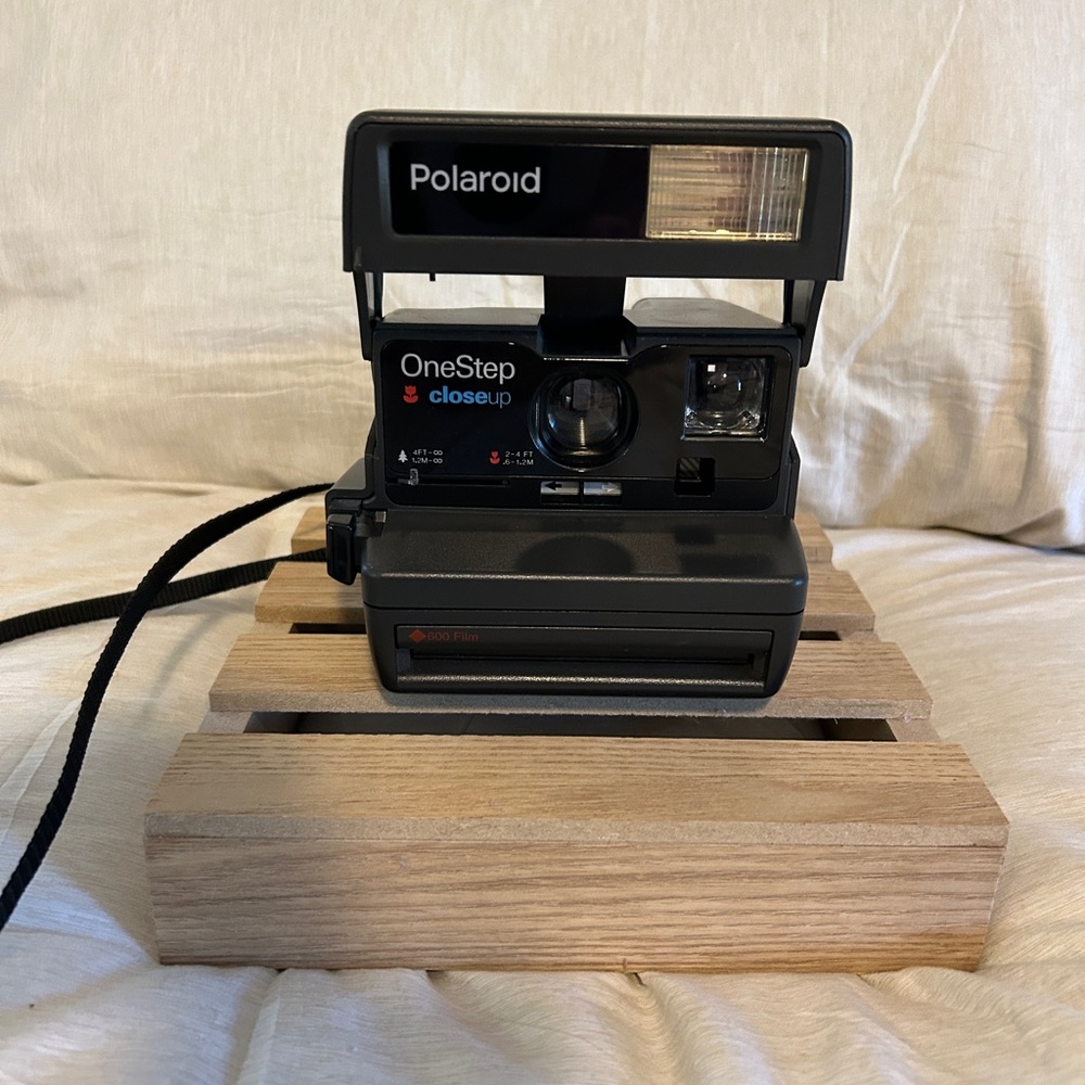 Polaroid OneStep Close-Up Camera in Black and Gray